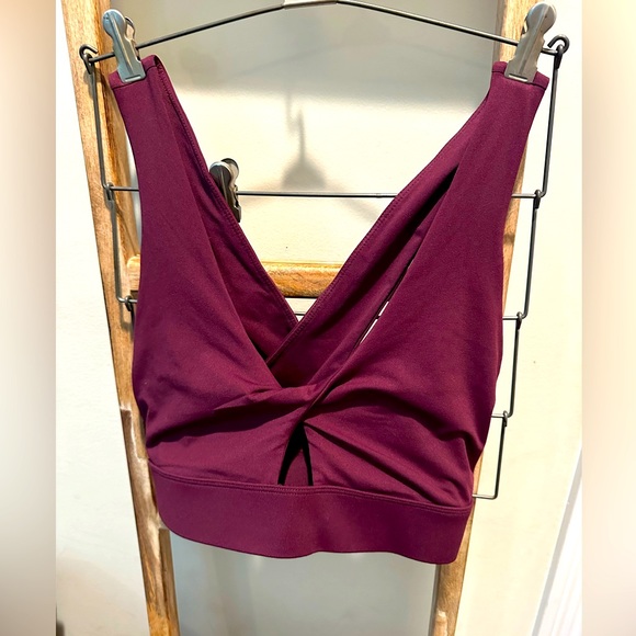 Fabletics Oasis Twist Sports Bra - Picture 2 of 5